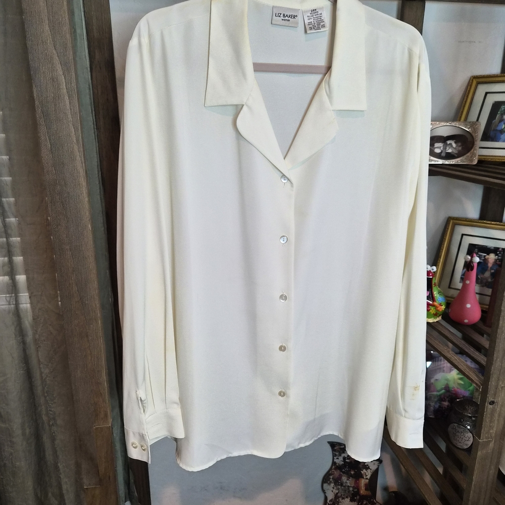 Liz Baker Cream Button-Up Blouse NWOT #0329